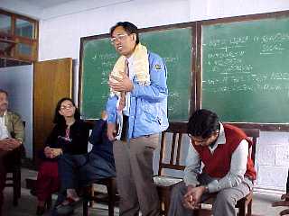 �����Ă�̂͐����搶�B�E�̐l�͂��Ȃ���Ă�킯���Ⴀ��܂���B