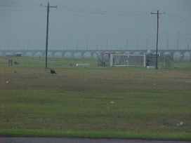 �W�����i���̎��ӂ̗l�q�B�L��ȋ󂫒n�ɂȂ��Ă���B