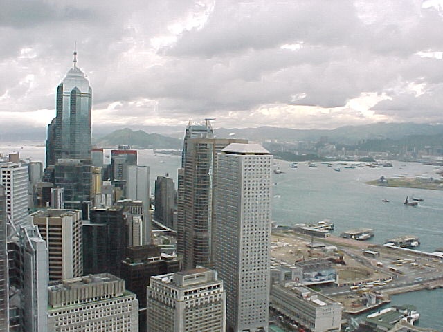 ������s�̓W�]���蒆��]�ށB��������̒��F�̃r�����X�^���_�[�h��`���[�^�[�h��s�A������O�̔����r�������`��C��s�B������s�r�������̃r����蔲����o�Ă��邱�Ƃ�������