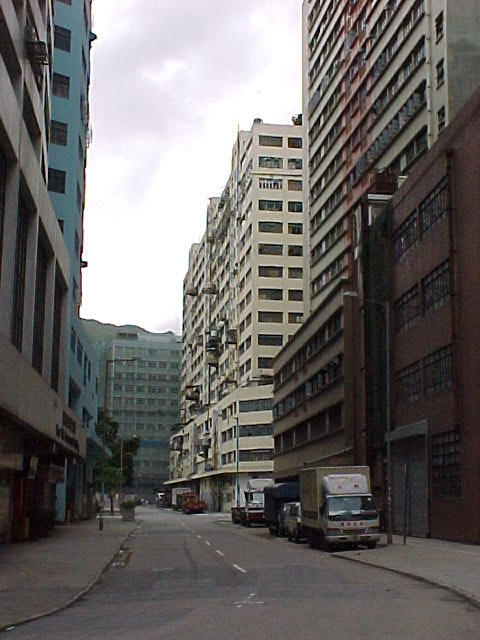 �Ԗ�j���[�^�E���̍H��n�т̗l�q�B�S�[�X�g�^�E���̂悤�ɐÂ܂�Ԃ��Ă���