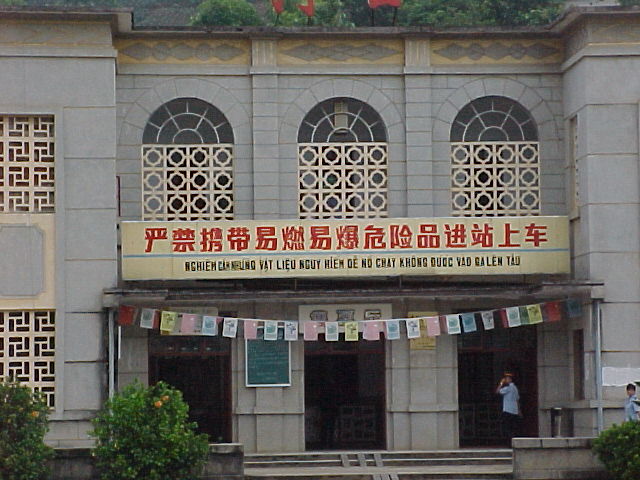 �w�𐳖ʂ���B�e